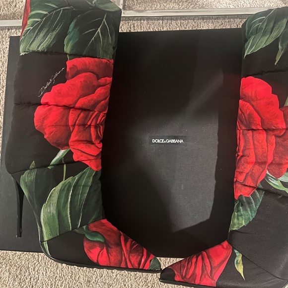 Dolce & Gabbana Rose Puffer Boots - Picture 9 of 10